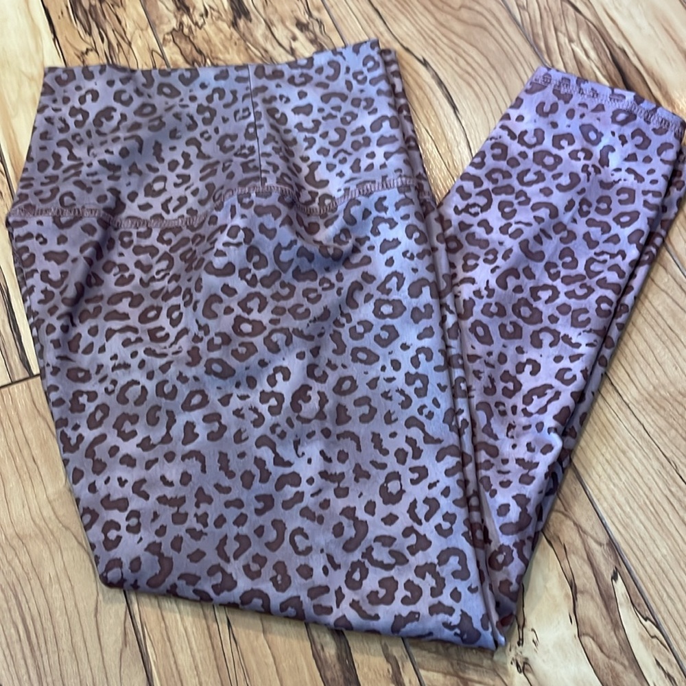 Evolution And Creation Women's Mauve Cheetah Activewear Leggings Yoga Pants - Picture 3 of 4